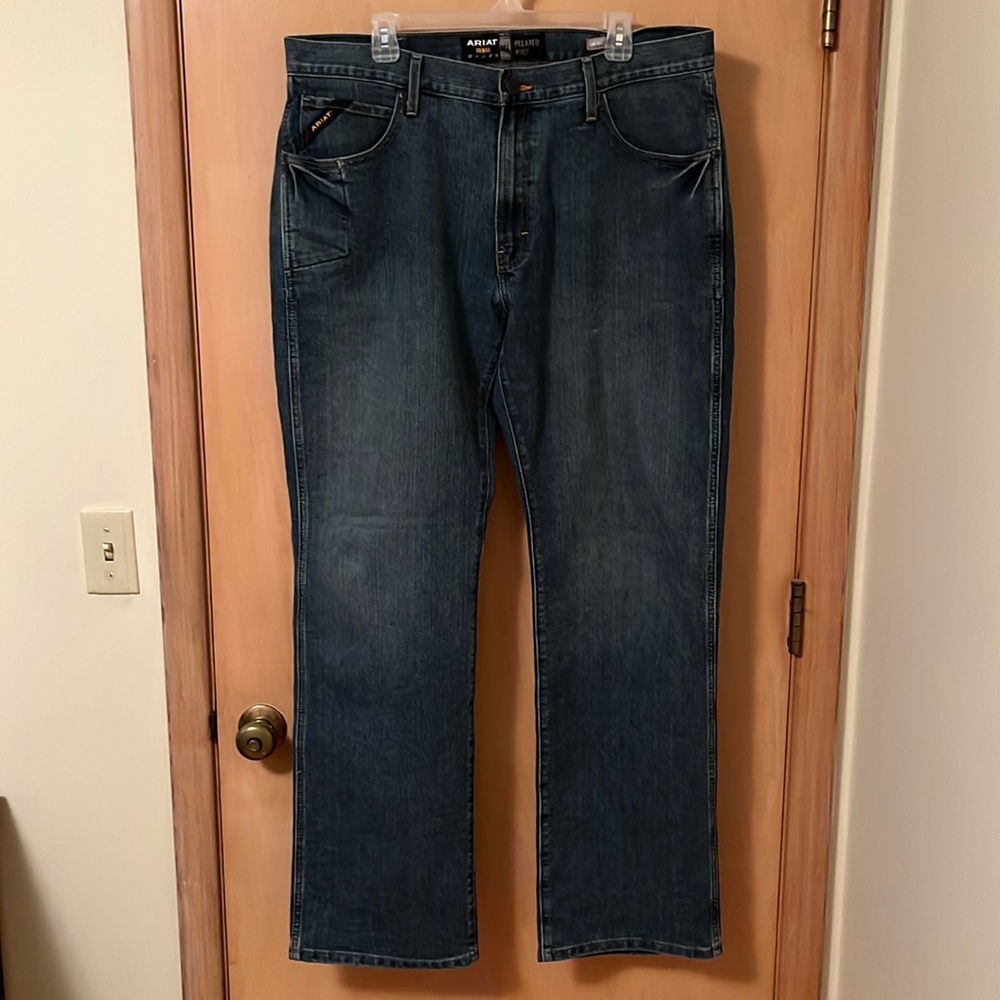 Ariat Men’s Relaxed Boot Jeans
38x36 Style M4 Medium Blue Wash